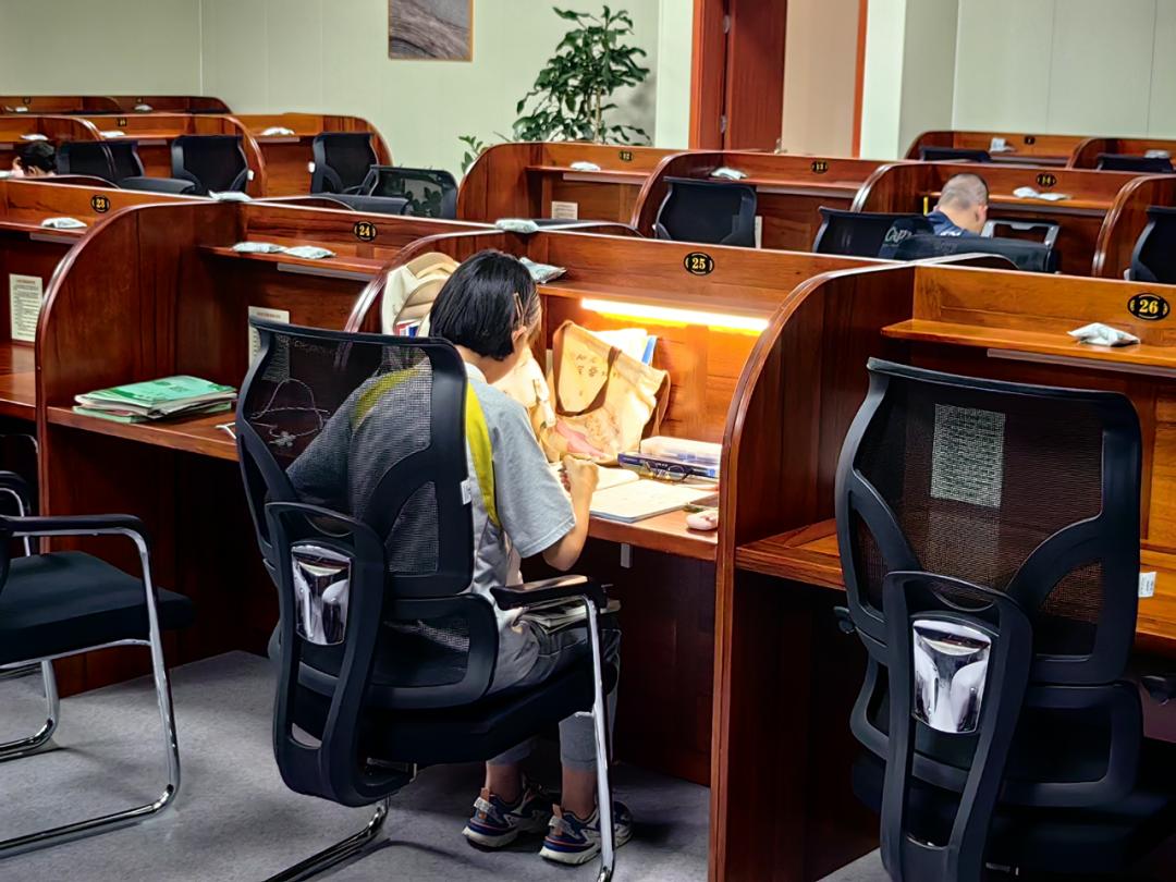 书香长泰，你的金点子让图书馆焕然一新！想知道郑女士的建议如何改变我们的阅读体验吗？  第7张