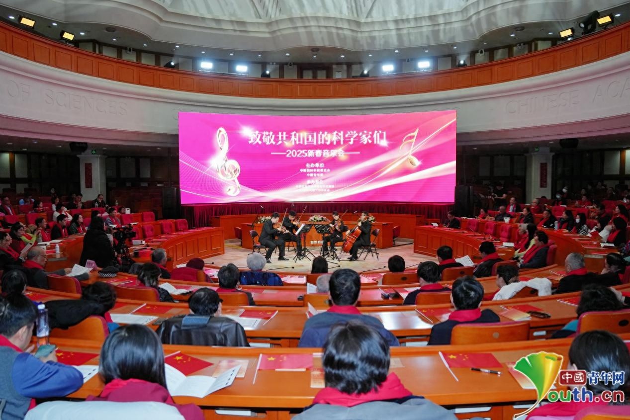 2025新春音乐会震撼上演！中国交响乐团如何用11首经典曲目致敬共和国科学家？