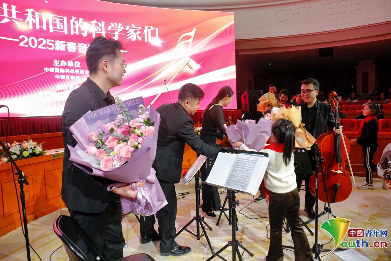 2025新春音乐会震撼上演！中国交响乐团如何用11首经典曲目致敬共和国科学家？  第7张