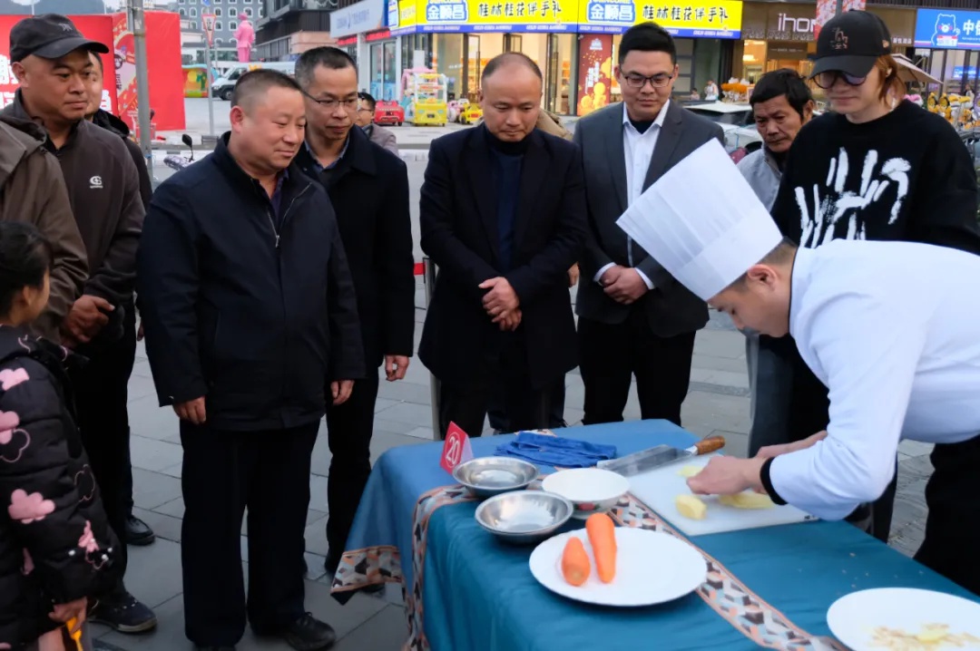 阳朔餐饮业2024年总结大会召开，2025年将如何引领行业新标杆？  第2张