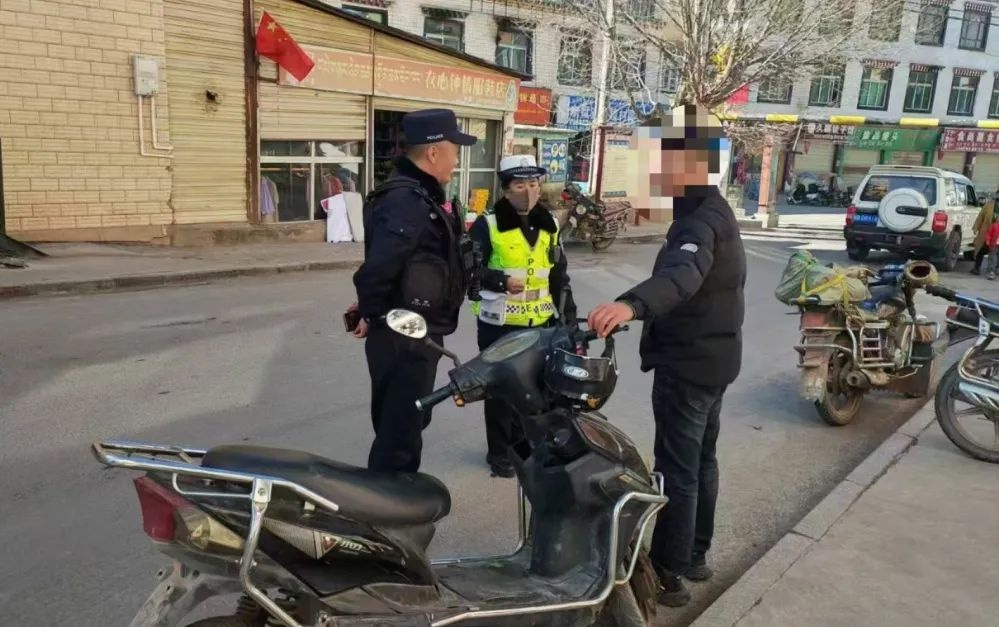 2025年1月20日，热嘎龙警务站联合交警开展专项整治行动，你准备好戴头盔了吗？  第2张