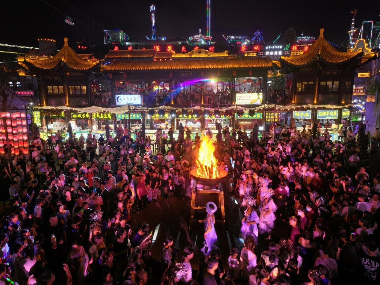 洛阳龙凤山古镇春节庙会重磅升级！30多场主题演艺全天候，你准备好红红火火过大年了吗？  第2张