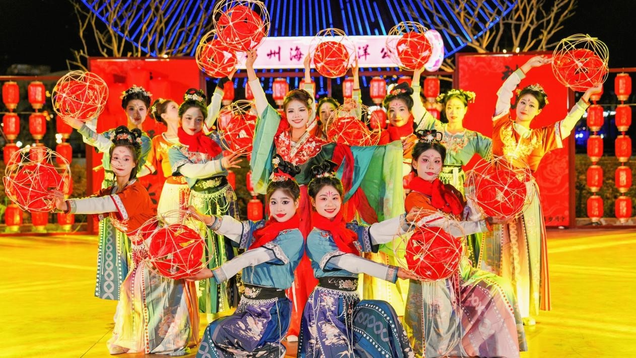 2025蛇年春节，郑州海昌海洋公园如何打造首个世界非遗版春节？  第2张