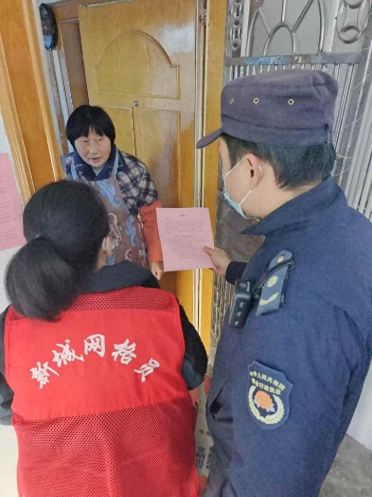 垃圾分类新规实施，为何仍有居民我行我素？社区上门宣传，你支持吗？