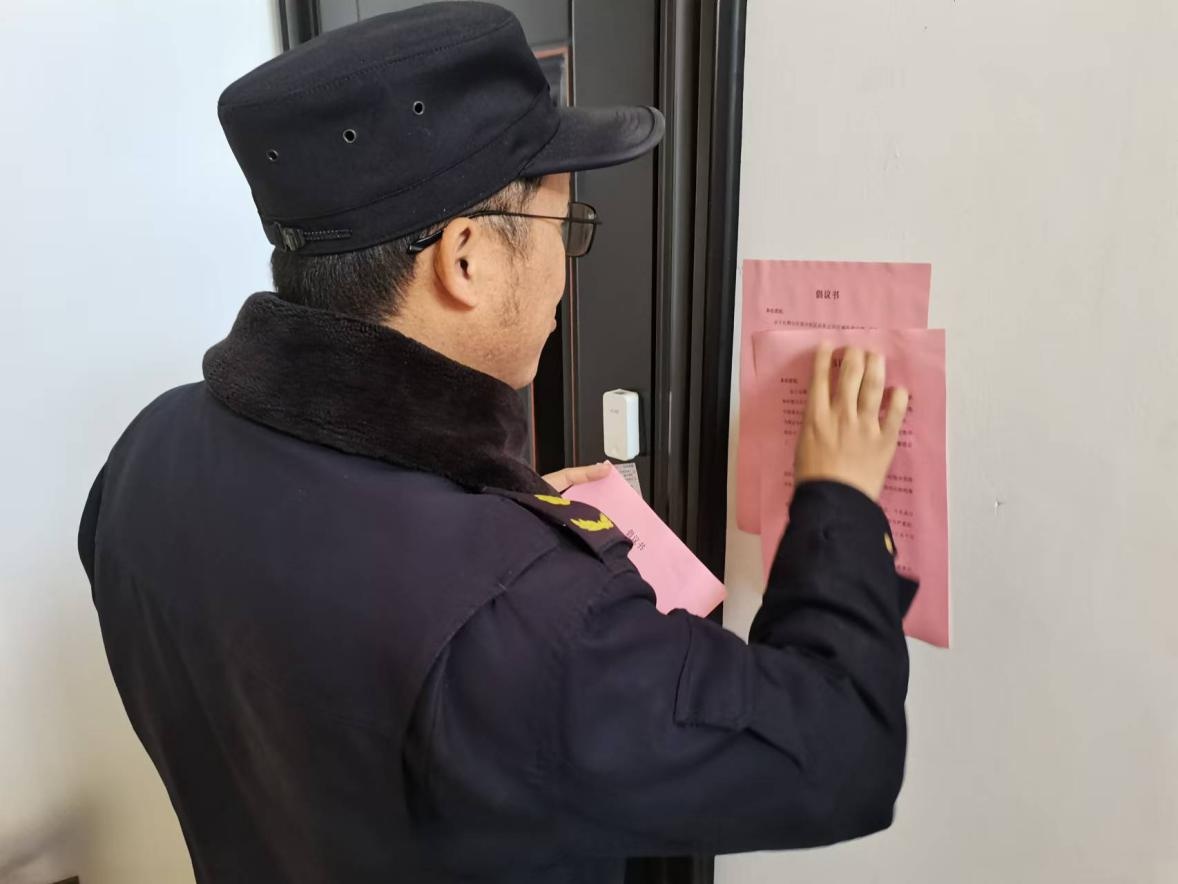垃圾分类新规实施，为何仍有居民我行我素？社区上门宣传，你支持吗？  第3张