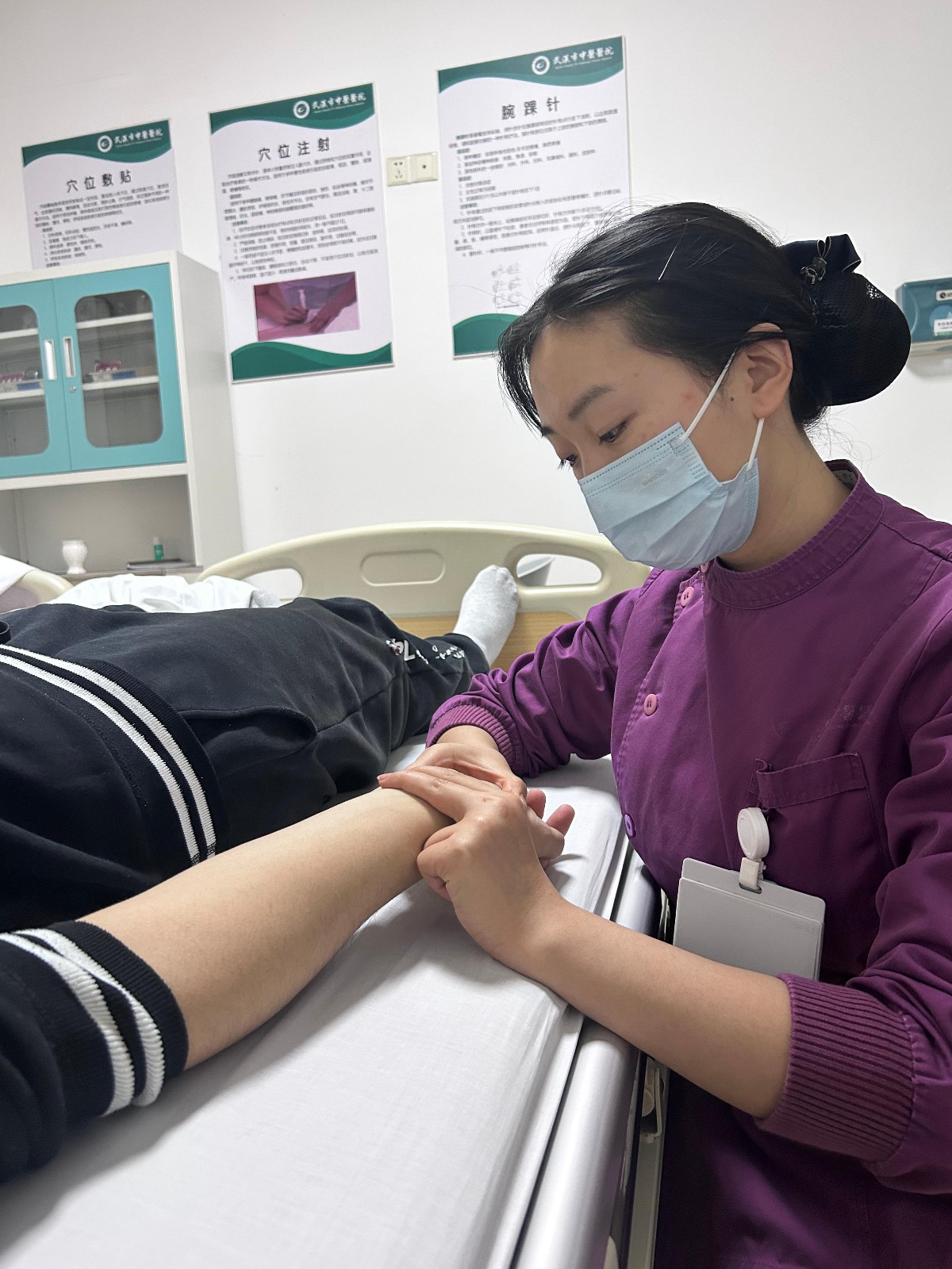 飞机上突发险情，中医护士出手救人！武汉的温暖你感受到了吗？  第2张