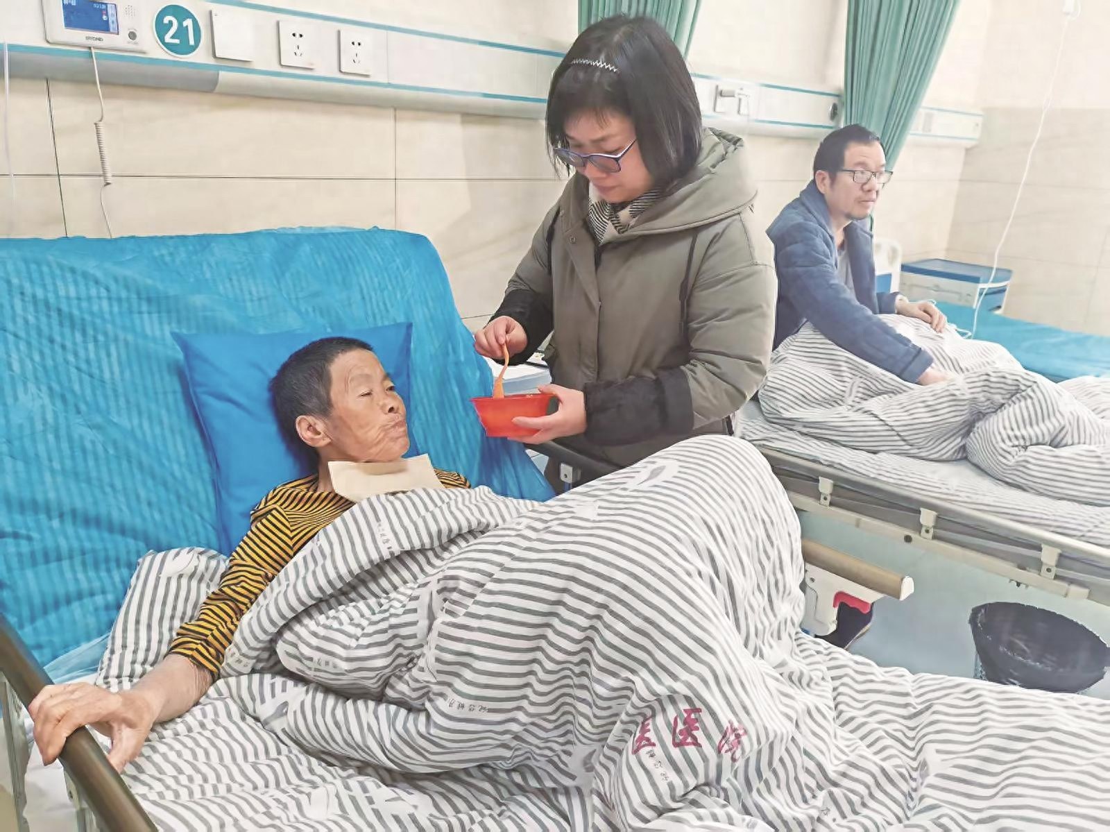 婆婆已不认识我，但我为何仍不离不弃？李志霞的感人故事震撼人心