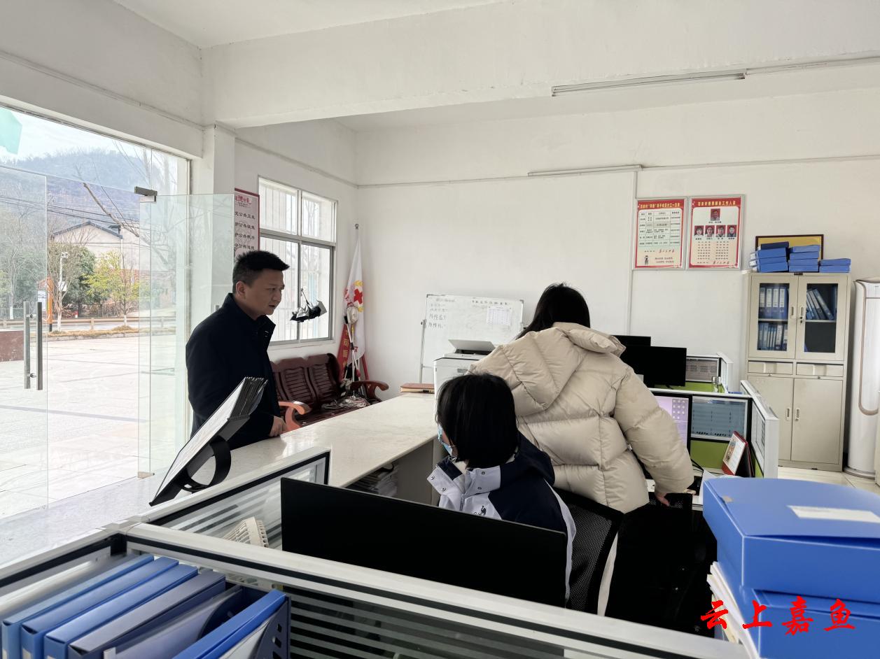 高铁岭镇纪委严查节后纪律，干部们真的都归位了吗？  第1张