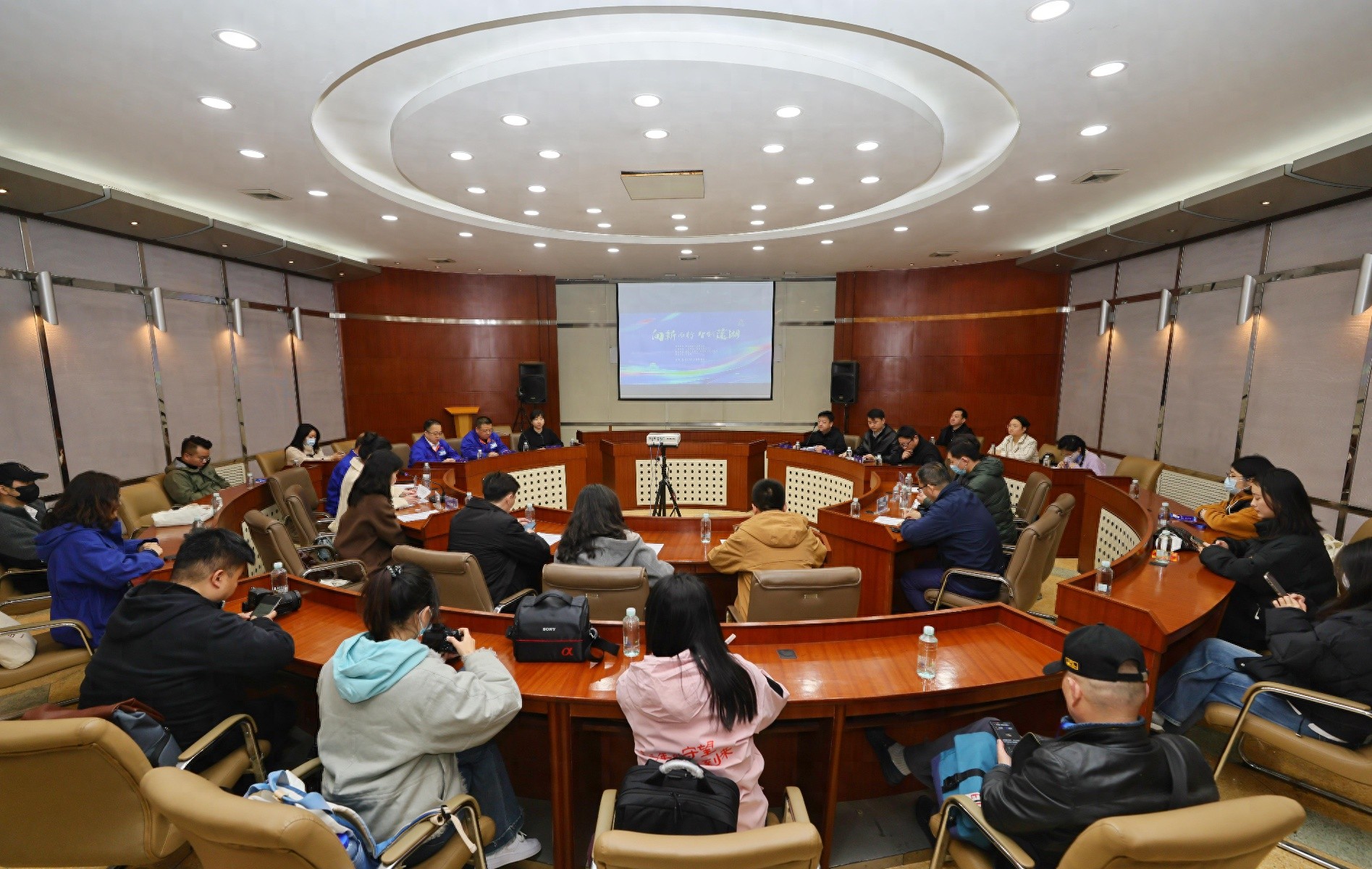 2025年莲湖区如何实现高质量发展？揭秘科技创新背后的秘密  第1张