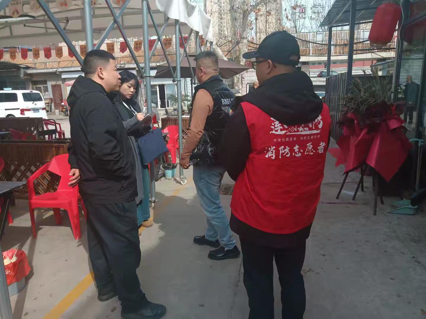 莲湖区惠民南坊社区居民为何纷纷点赞？树木修剪背后竟有这些暖心故事  第3张