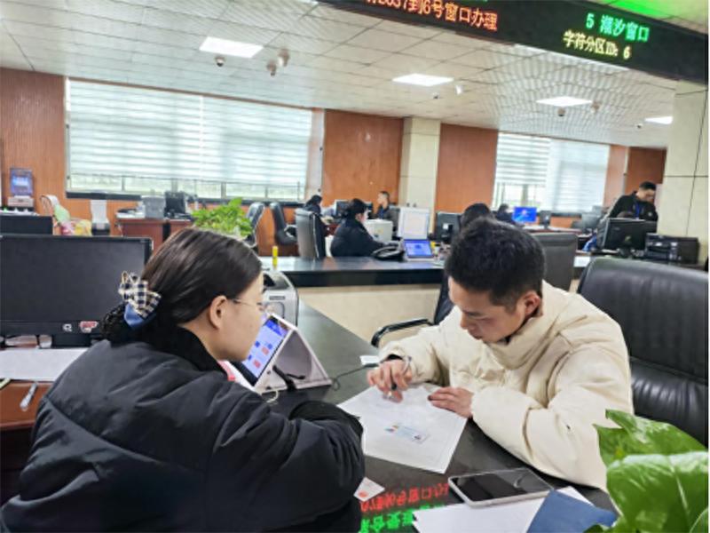 岑巩县政务服务如何做到群众满意度100%？揭秘他们的成功秘诀  第1张
