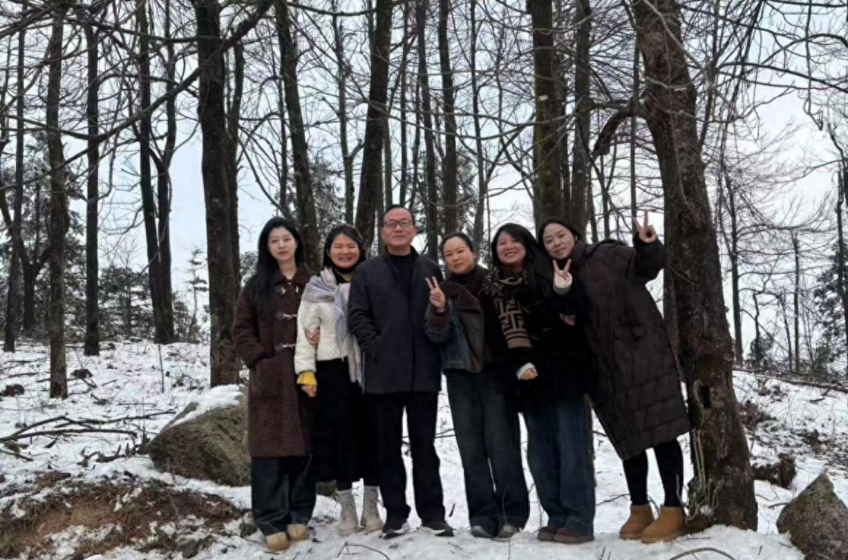 凤凰翅踏雪庆三八，女职工们的春日挑战你准备好了吗？