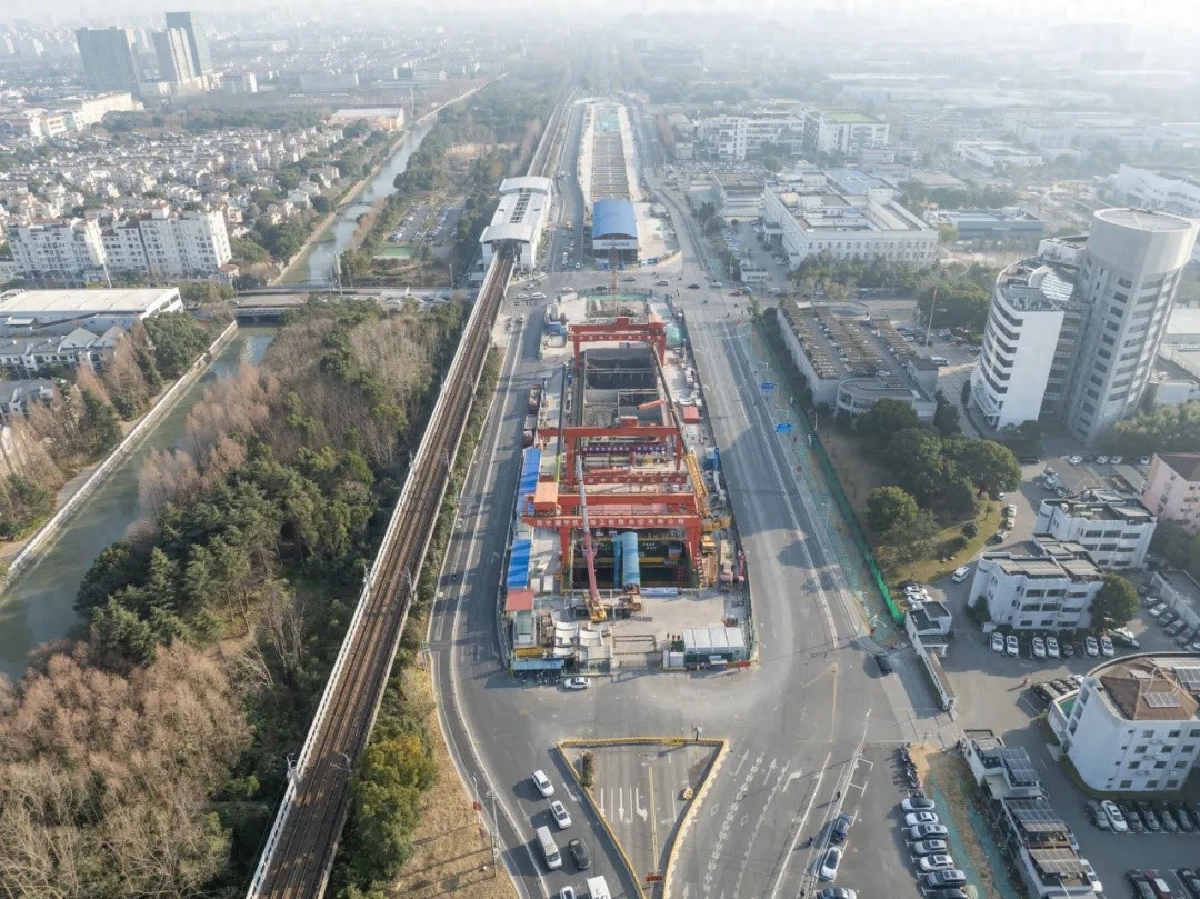 上海嘉闵线19标盾构机成功穿越市域机场线，最小净距仅5.9米！你猜怎么做到的？