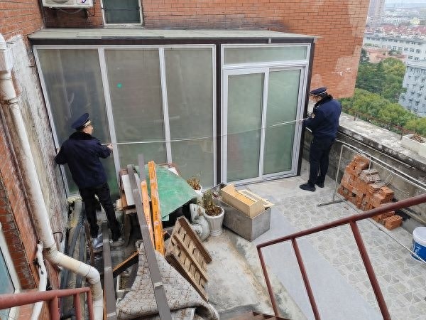 违法建筑隐患重重，莘庄镇执法队如何零容忍整治？