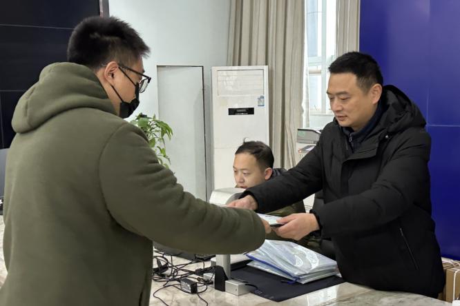 宜宾市司法局如何通过法律职业资格证书发放助力法治人才就业？  第3张