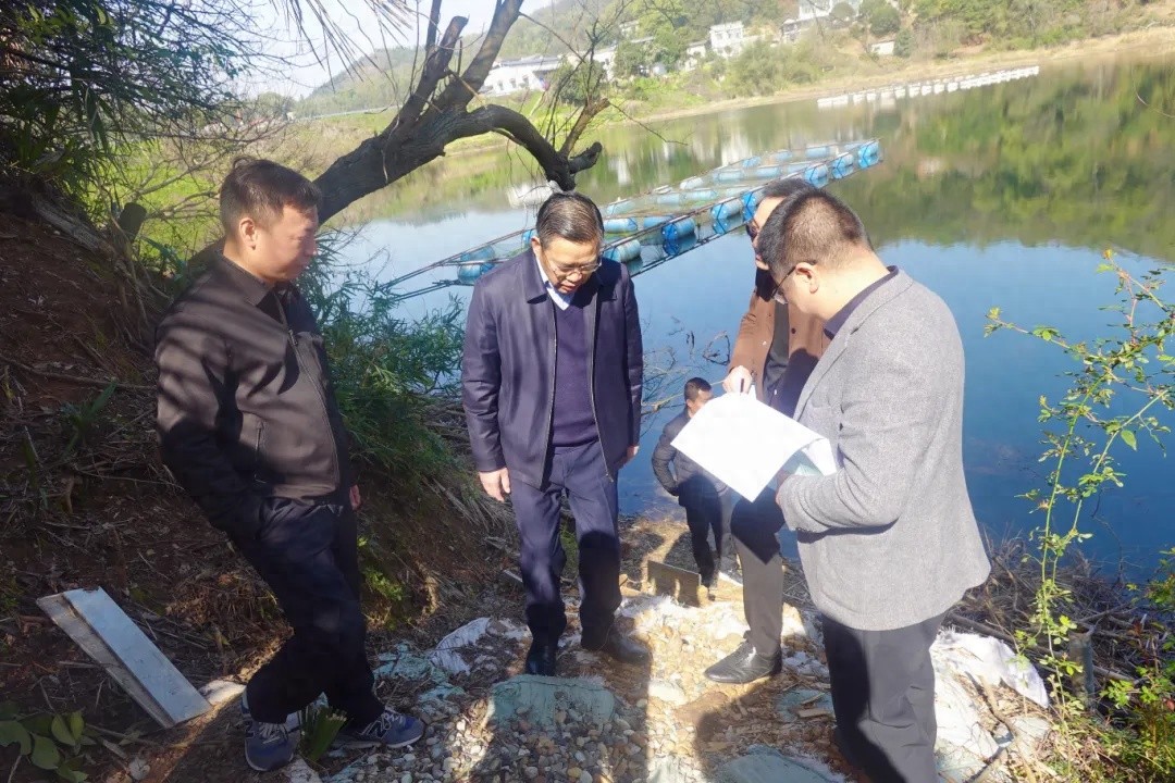 防汛形势严峻！湘潭副市长陈爱民亲临一线，岳塘区如何守护大堤安全？  第1张