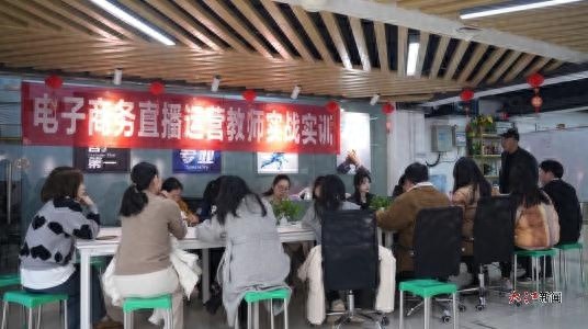 江西青年职业学院直播运营实战培训：抖音电商生态的流量密码，你掌握了吗？