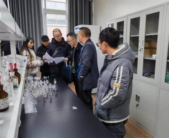 贵州两山天材药业如何突破药品GMP检测难关？市市场监管局出手了