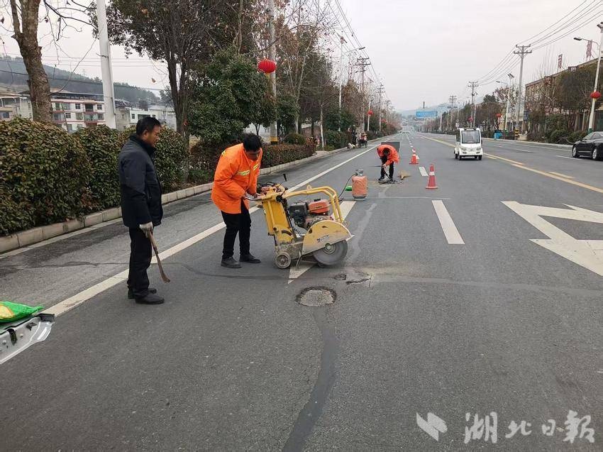 春日焕新颜！县公路养护中心如何打造481.37公里的畅安舒美出行环境？  第2张