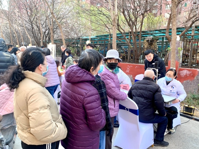 济南市眼科医院义诊现场，为何居民排长队？揭秘这场暖心健康活动  第3张