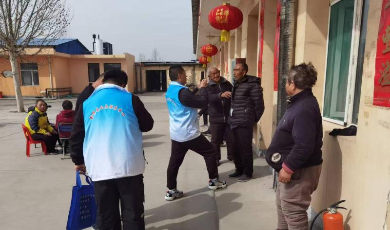 新绛县政务大厅竟为老人提供这样的服务，你绝对想不到  第3张