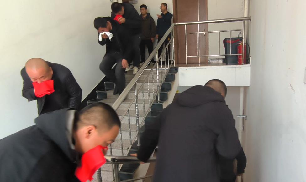 基层干部变身防火墙！这场沉浸式消防演练为何让所有人直呼太震撼？  第2张