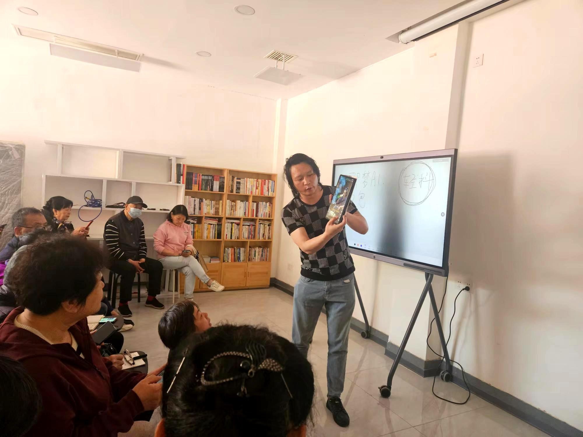 不会发抖音也能轻松学会AI剪辑？雁塔区这场课程让老人和年轻人都疯狂点赞  第2张