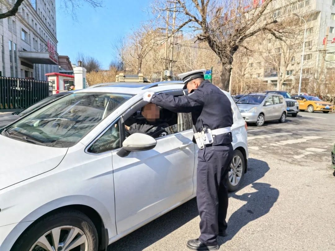 哈尔滨交警重拳出击！医院周边违停车辆将面临怎样的严惩？  第1张
