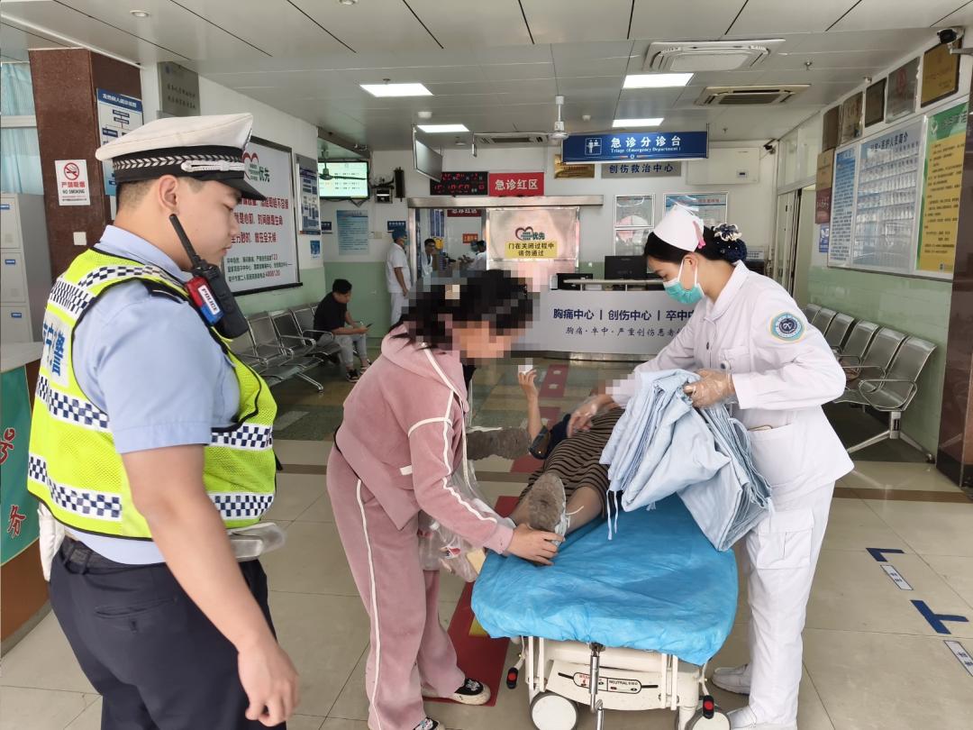 南宁交警10分钟生死时速！老人突发疾病，他们如何创造生命奇迹？  第3张