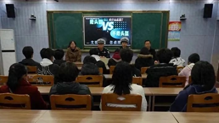 20余名学生骑行电动车不戴头盔被约谈！家长们的监护责任去哪儿了？