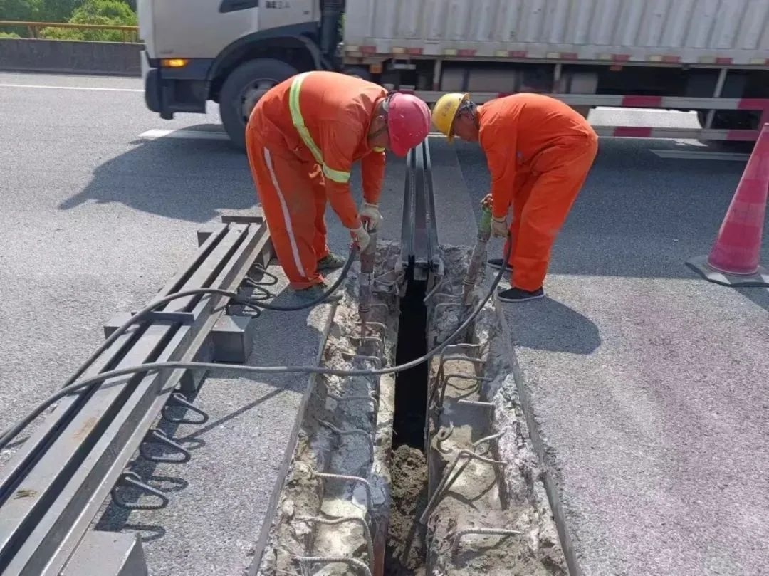 常嘉高速本周末施工！为何高速公路和桥梁需要定期养护？  第5张