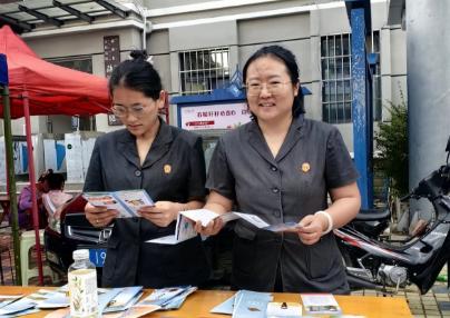 泼水节赶摆场竟成普法大课堂？勐遮法庭这样传递法治祝福  第3张