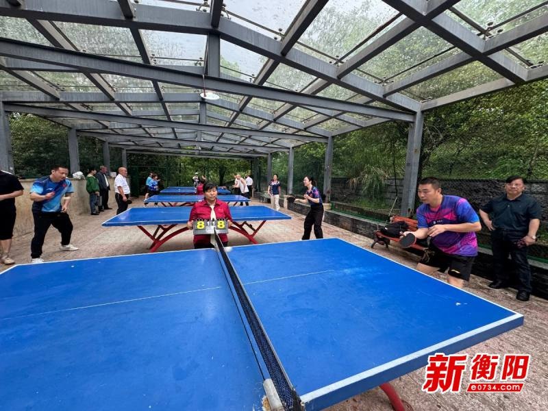72岁老人与12岁少年同场竞技！衡阳这场乒乓球赛为何如此火爆？  第3张