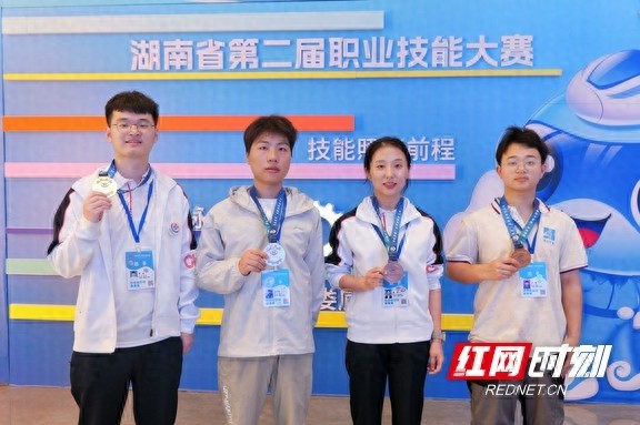 湘西州代表团在湖南省第二届职业技能大赛中斩获4银2铜，他们是如何做到的？