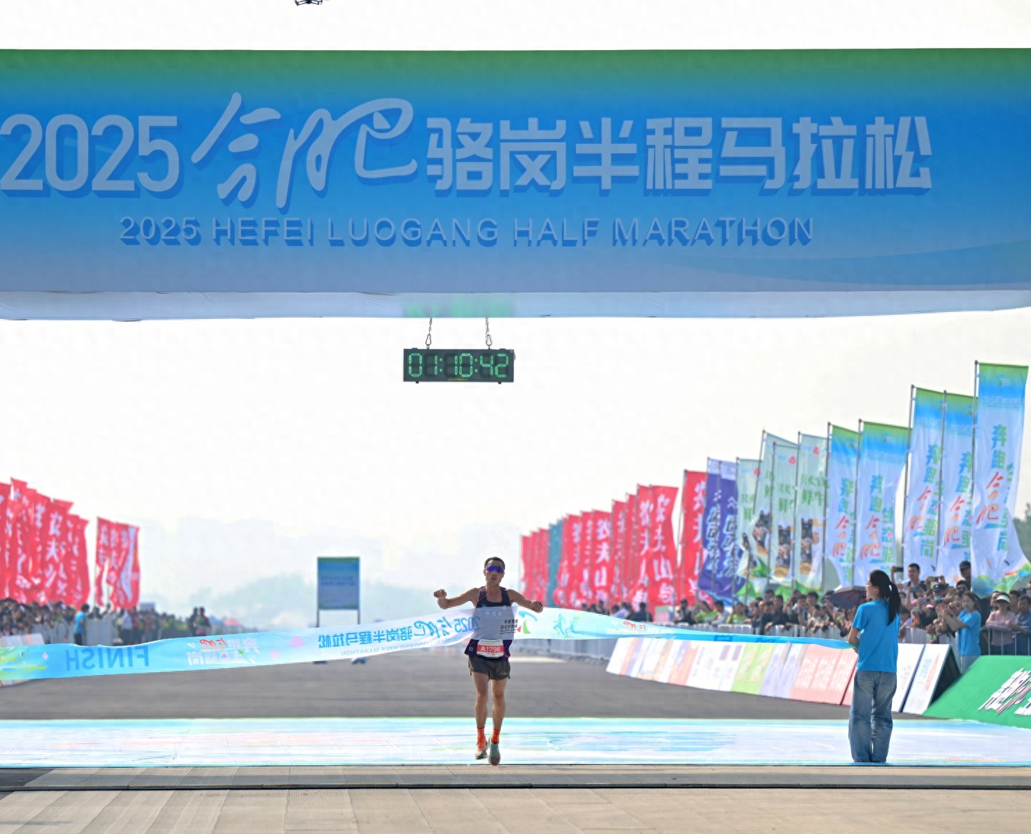 山东小伙首次参赛就夺冠！2025合肥骆岗半马为何成为业余跑者的逆袭舞台？