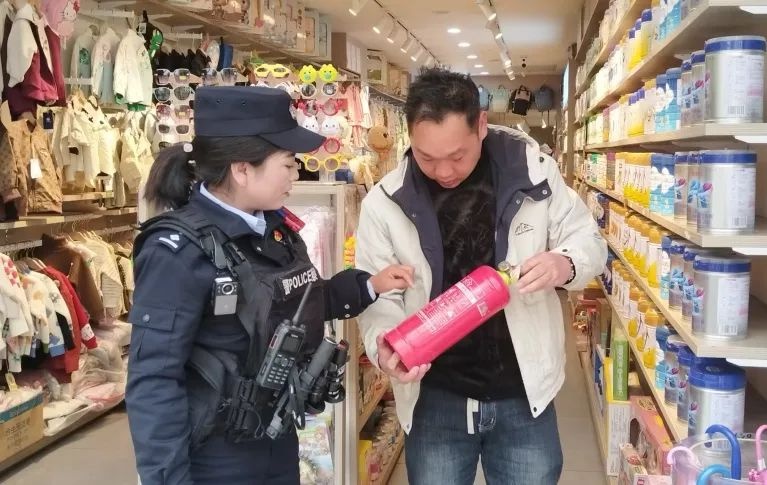 2025年这场商铺安全检查行动！灭火器和监控隐患查了啥？  第2张