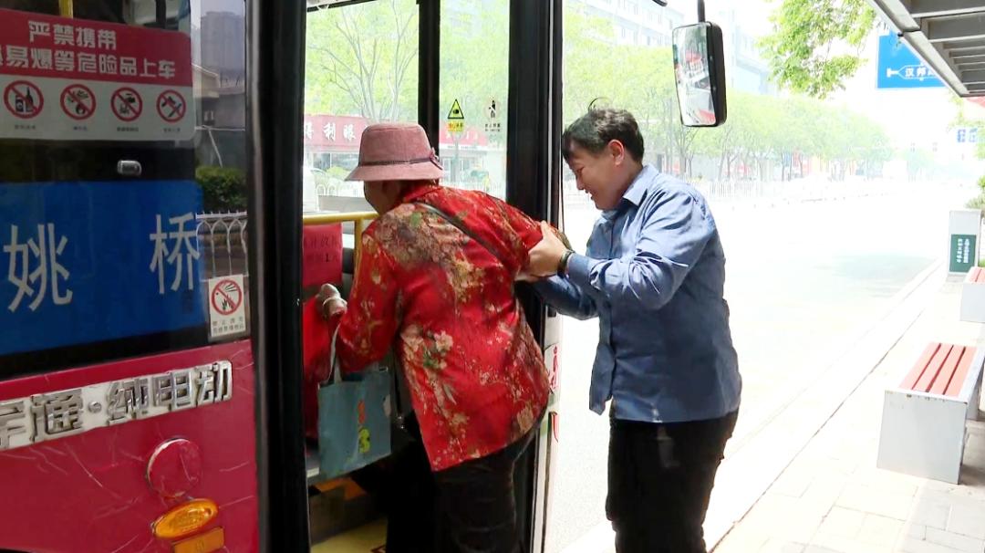 30年如一日！凌晨4点30分的坚守，她究竟为了谁？  第3张