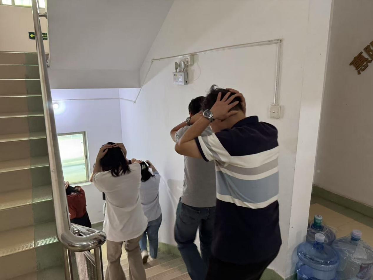 5月16日物资集团开展地震应急避震疏散演练！你知道如何科学避险吗？  第2张