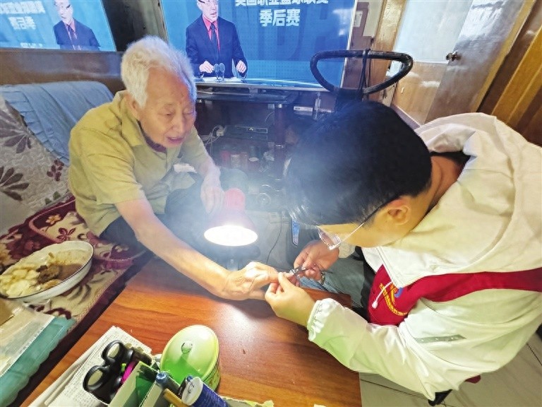 83岁老人送感谢信！网格员4年关怀独居老人，凭啥这么暖？