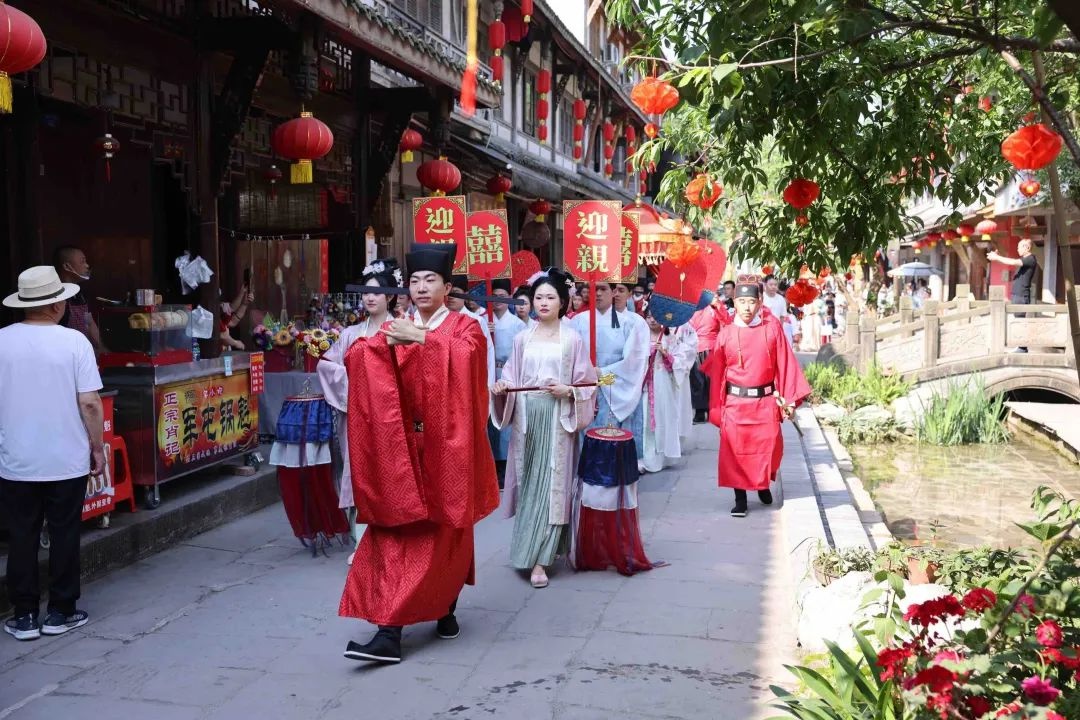 5·20婚姻登记全国通办，成都凭啥让新人们如此青睐？  第4张