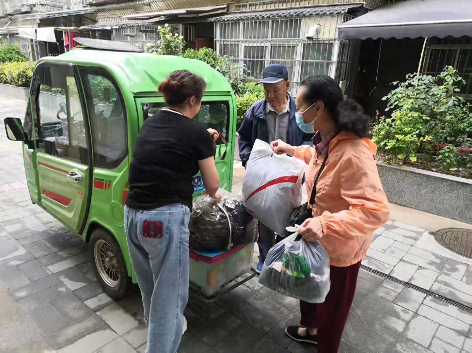 5·20莲湖区这场爱心行动！废旧衣物变身温暖，你参与了吗？