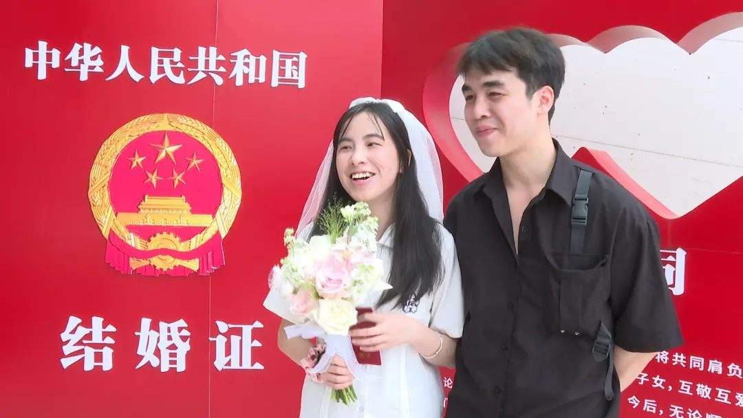 520领证高峰！新人们为何在这特殊日子定格爱情？  第2张