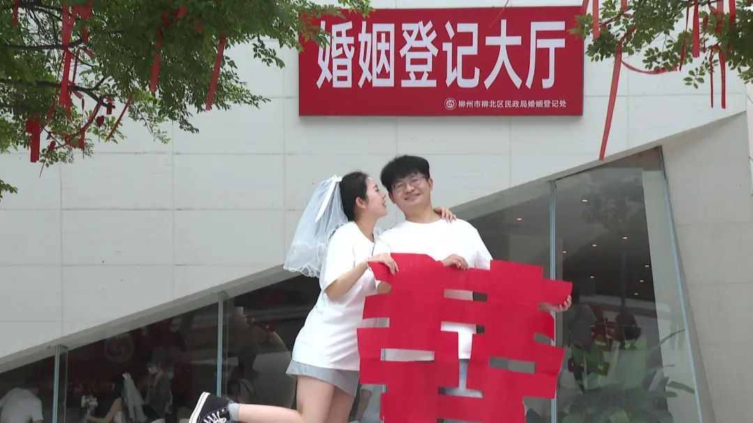520领证高峰！新人们为何在这特殊日子定格爱情？  第3张