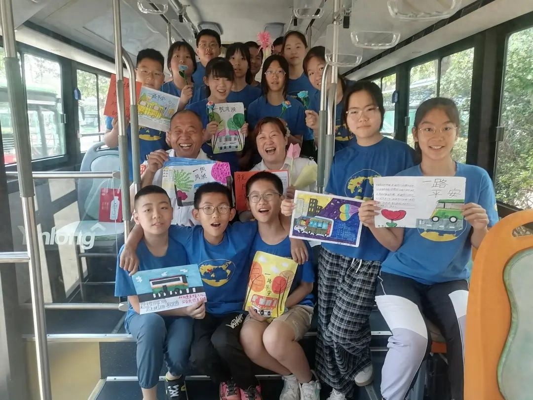 5.20前夕石家庄小学生走进公交车队，背后故事你知道吗？