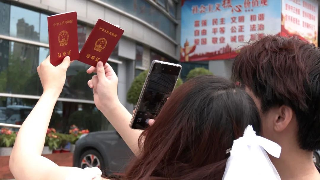 520婚姻登记日爆棚！这一甜蜜场景为何让人如此心动？  第5张