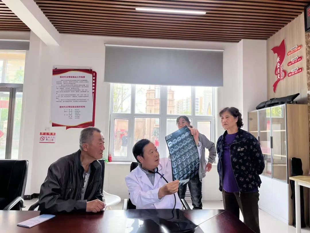 马路东街道各社区开展多场义诊！居民在家门口就能享免费医疗？  第3张