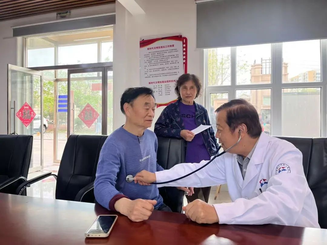 马路东街道各社区开展多场义诊！居民在家门口就能享免费医疗？  第4张
