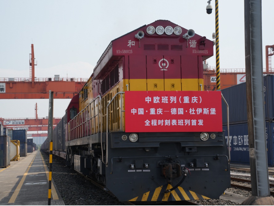 祖国火车万里开到德国！看到车上汉字，他为何激动不已？  第2张