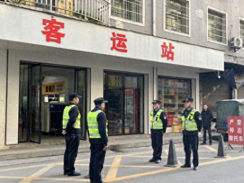 2025年春运背后的无名英雄：崇阳交通执法大队如何守护你的归家路？  第1张