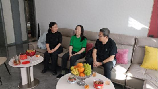 2025年春节，阿拉善盟如何为离退休职工和一线职工送去温暖与关怀？